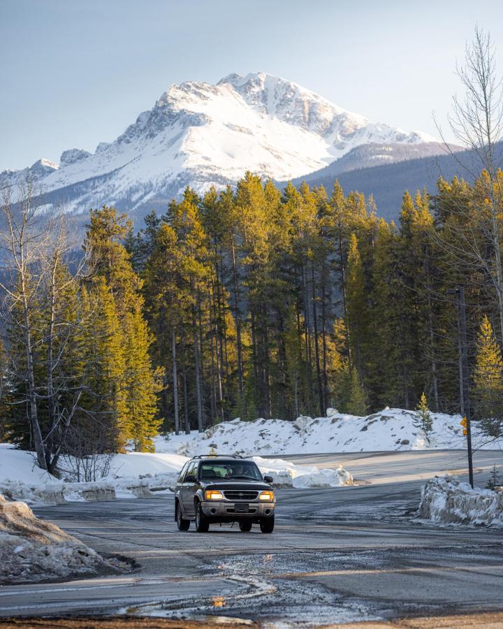 Mountaineer Lodge Lake Louise Bagian luar foto