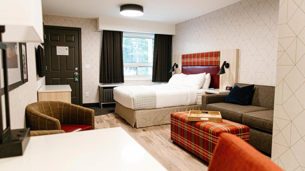 Mountaineer Lodge Lake Louise Bagian luar foto